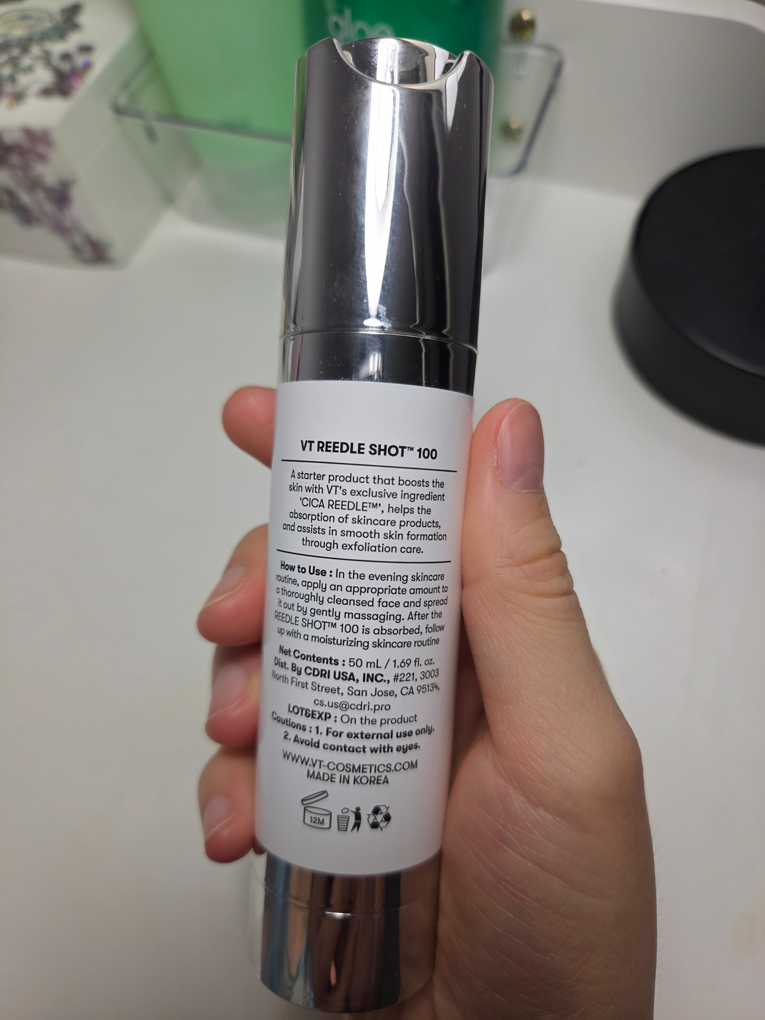 Back label of a VT Reedle Shot 100 bottle held in hand